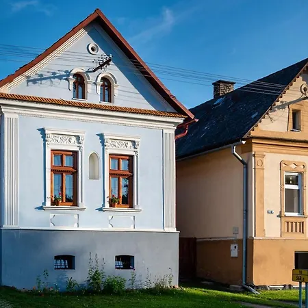 度假居 Hybsky Dom Est 1905 *